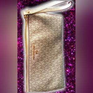 MICHAEL KORS | Large jet set pebbled gold wristlet